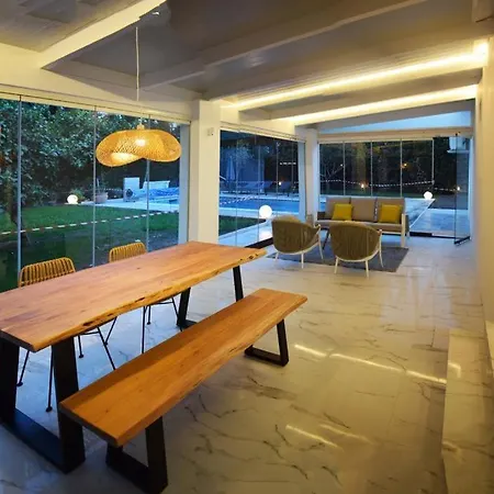 Lola Villa Marbella