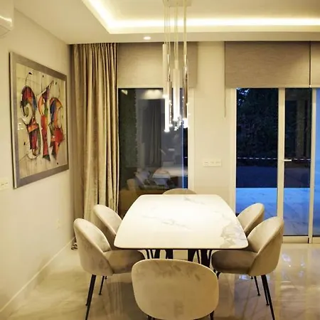 Villa Lola
