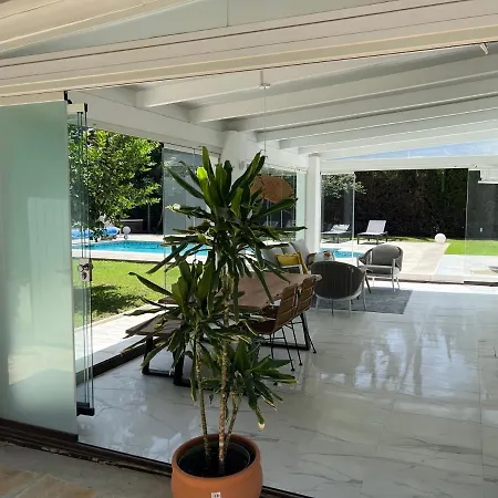 Villa Lola *
